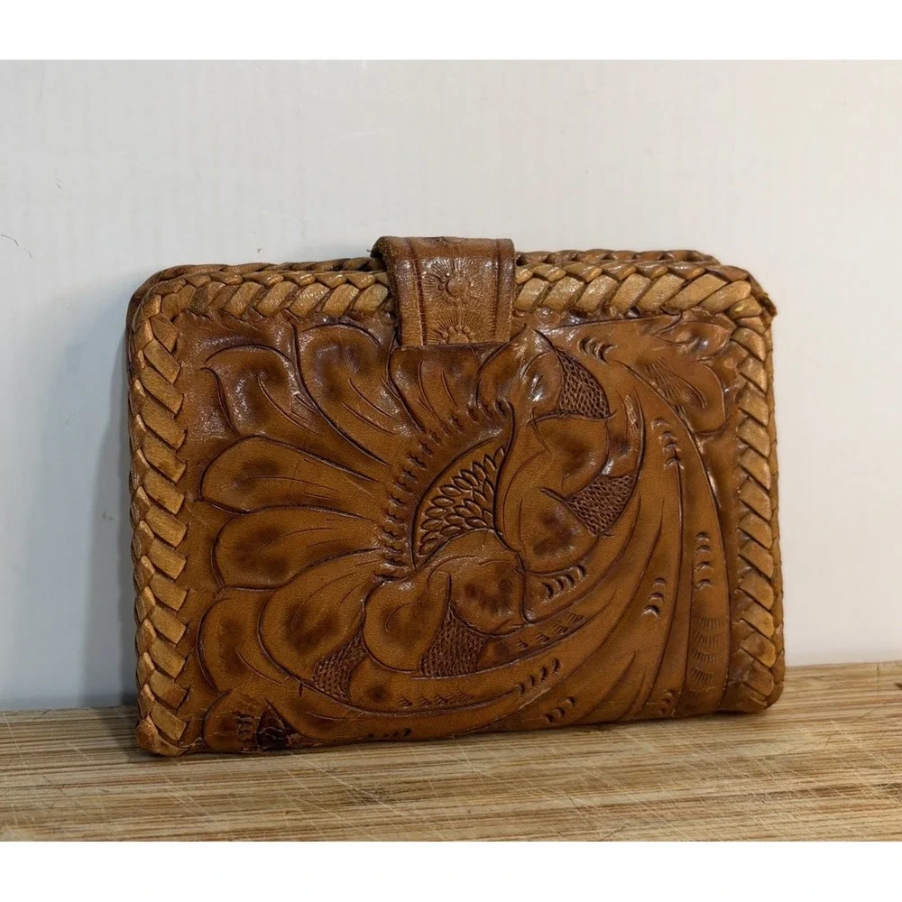 Vtg 1960s - 1970s Hand Tooled Leather Bifold Wallet Western Floral w/ Coin Pouch - Picture 2 of 9